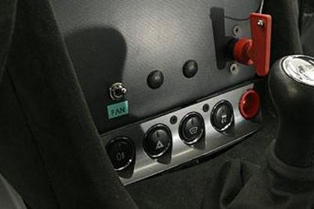 ...dort informiert das vermeintliche Navi-Display über die Befindlichkeit des Fahrzeugs...