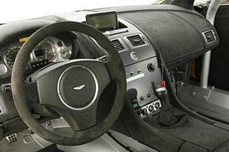 ...der Innenraum des 24-h-Racer dagegen könnte so oder ähnlich auch in der Serie vorkommen
