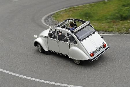 Ja, ganz sicher: Sie kippt nicht - seit 60 Jahren schon nicht, und deswegen heute auch nicht.