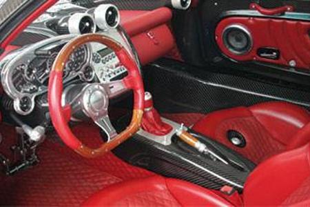 Trotz aller Verspieltheit ist das Cockpit ergonomisch einwandfrei