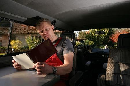 Vom Sportler zum Wohnmobil in einem Sitzdreh: Der T3 bietet mit Klapptisch und Sitzgruppe viel mehr als ein schnöder 911.