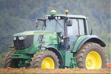 John Deere elektrischer Traktor