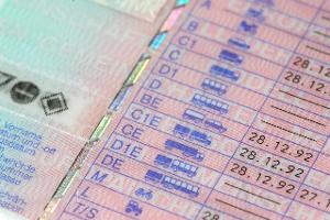 Führerschein-Klassen: Was steckt hinter A, B, T und Co.?