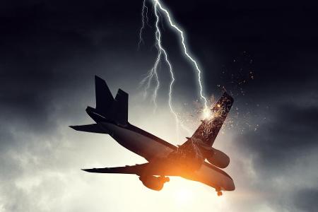 Bei einem Blitzeinschlag stürzt das Flugzeug ab! Von wegen... Durchschnittlich wird ein Flugzeug einmal pro Jahr vom Blitz g...