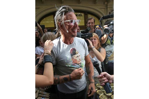 Promis mit Skandal-Outfits Mickey Rourke