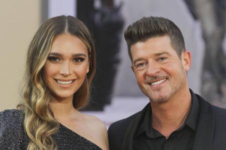 April Love Geary, Robin Thicke Diese Promis erwarten 2021 Nachwuchs