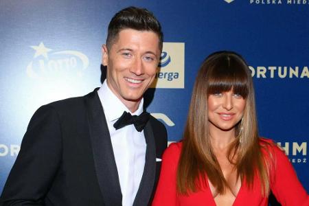 Bayern-Star Robert Lewandowski und Ehefrau Anna hießen Anfang Mai ihre zweite Tochter willkommen. Die Kleine heißt Laura - d...