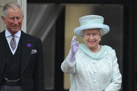 Seine Mutter, Queen Elizabeth II., wird auch mit 92 Jahren nicht ihres Amtes müde. Auch wenn Prinz Charles mehr und mehr Auf...