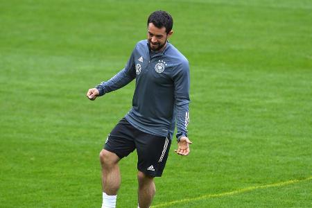 Wurde für seine starken Leistungen bei der SGE mit der ersten DFB-Nominierung seit Oktober 2017 belohnt. Kam in allen drei S...