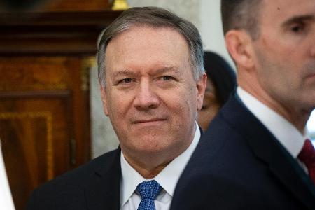 US Secretary of State Mike Pompeo stands in the Oval Office ...