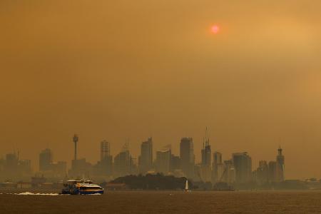 SYDNEY SMOKE HAZE, Smoke haze from bushfires in New South Wa...