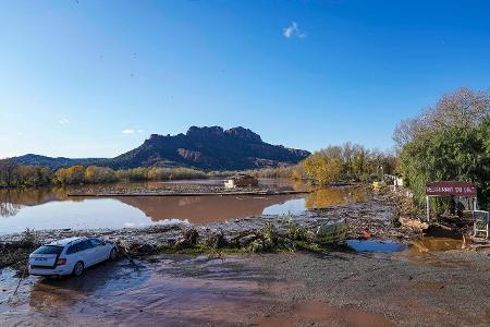 Roquebrune sur Argens sous les eaux apres les inondations de...