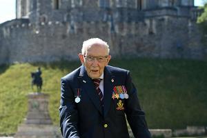 Captain Tom Moore stirbt mit 100 Jahren an Corona