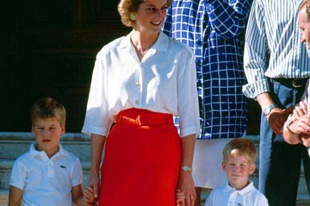 Am 31. August 1997 war Diana bei einem Autounfall in Paris ums Leben gekommen, damals waren William und Harry 15 und 12 Jahr...