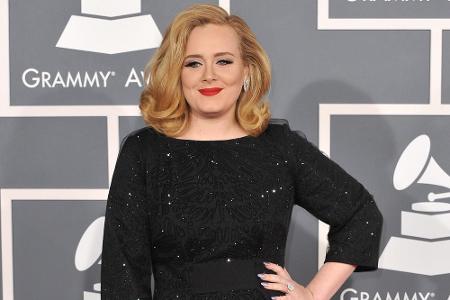 Stolze 45 Kilo soll Adele inzwischen mit der sogenannten Sirtfood-Diät abgespeckt haben. Zahlreiche Instagram-Fotos zeigen d... Stolze 45 Kilo soll Adele inzwischen mit der sogenannten Sirtfood-Diät abgespeckt haben. Zahlreiche Instagram-Fotos zeigen d...
