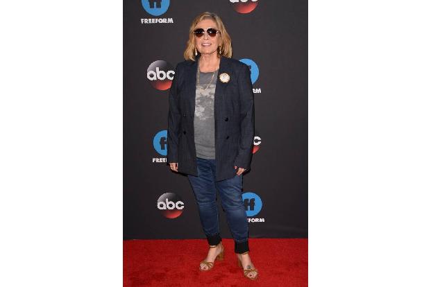 ...Roseanne Barr, die eine ehemalige Vertraute von Barack Obama mit den Worten beschrieben hatte: 
