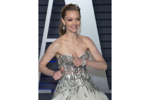 Amanda Seyfried adoptierte Hund Finn aus dem Tierheim. Seine Dankbarkeit zeigt er unterem mit seinen „Gesangseinlagen“, die ...