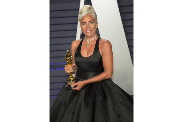 Lady Gaga gibt sich auch die Ehre. In einer Folge der 'Late Late Show with James Corden' fragte sie Gast Matt LeBlanc, mit w...