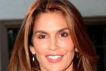 Kaum zu glauben, aber wahr: Cindy Crawford ist schon 51 - und sieht immer noch so heiß aus wie früher.