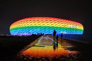 Allianz Arena mit neuen Ballonleuchten: "Positiver Beitrag zur Energiebilanz"