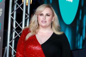 Rebel Wilson zeigt ihre neuen Kurven im Badeanzug