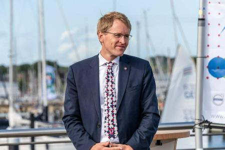 Ministerpräsident Daniel Günther macht die Beherbergungsbetriebe in Schleswig-Holstein auf Ministerpräsident Daniel Günther macht die Beherbergungsbetriebe in Schleswig-Holstein auf