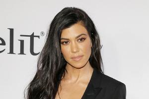 Kourtney Kardashian tätowiert Freund Travis Barker