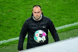 Kiel schlägt auch Regensburg und hat Aufstiegs-Relegation sicher