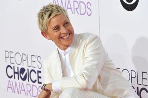 Ellen DeGeneres macht sich bei Courteney Cox breit