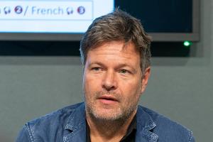 Robert Habeck: Nach AstraZeneca-Impfung war er "erst mal krank"