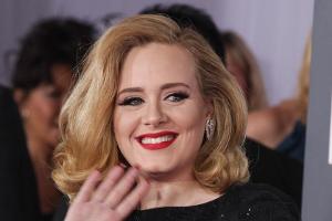 Adele feiert ihren 33. Geburtstag ungeschminkt im Netz