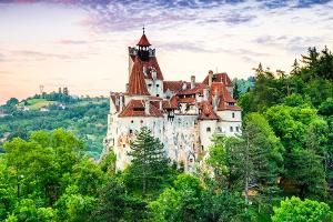 "Dracula-Schloss" und Co.: Kuriose Orte für eine Corona-Impfung