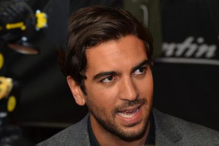 Elyas M'Barek hat auf Social Media für zwei Worte Kritik abbekommen Elyas M'Barek hat auf Social Media für zwei Worte Kritik abbekommen