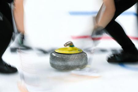 Curling-Mixed-Team gewinnt gegen Spanien
