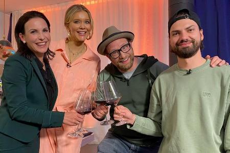 Sabrina Mockenhaupt, Laura Karasek, Gregor Meyle und Jimi Blue Ochsenknecht (v.l.) lernen sich bei einem Dinner näher kennen.