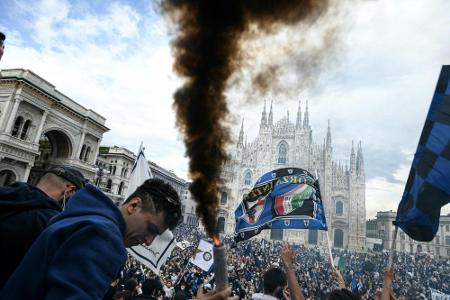 Polizei stoppt Scudetto-Party auf Mailänder Domplatz