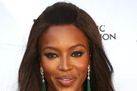 Leg dich bloß nicht mit Supermodel Naomi Campbell an! Die heute 47-Jährige wurde 2007 zu fünf Tagen gemeinnütziger Arbeit un...