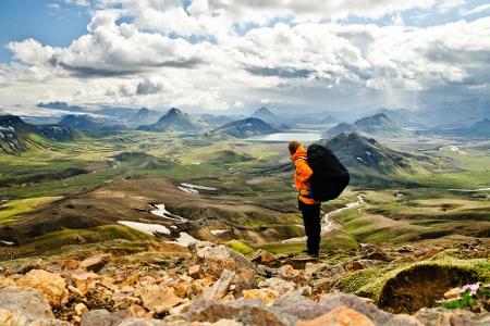 Island macht Wanderer froh. Eine der schönsten Wanderrouten heißt Laugavegur. Für die Tour im Süden des Landes muss man vier...