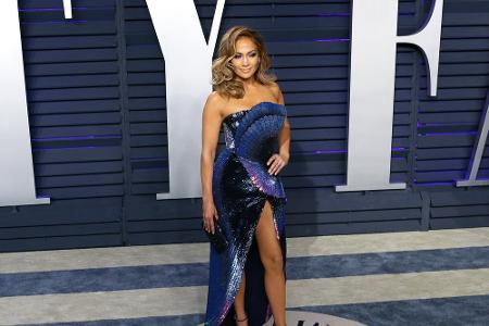 In einer atemberaubenden Robe von Zuhair Murad besuchte Jennifer Lopez die Oscar-Party von Vanity Fair: Das Design und die s...
