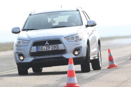 Mitsubishi ASX 1.8 Di-D, Frontansicht, Slalom