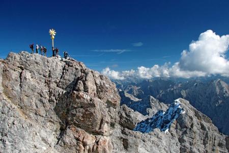 Oder wie wäre es mit einem Ausflug zum höchsten Berg Deutschlands? Die Zugspitze ist 2.962 Meter hoch und lockt vor allem Be...