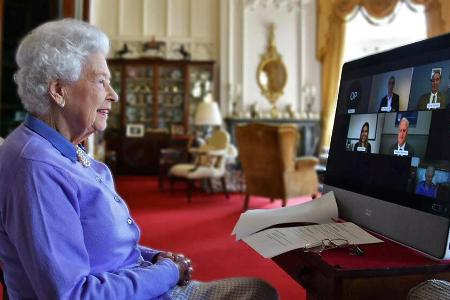 Queen Elizabeth II. im Videochat mit Vertretern der Organisation 