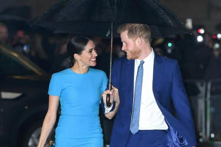 Ihr offizielles Comeback zelebrierte Herzogin Meghan am 5. März in einem echten Hingucker-Outfit. Bei den Endeavour Fund Awa...