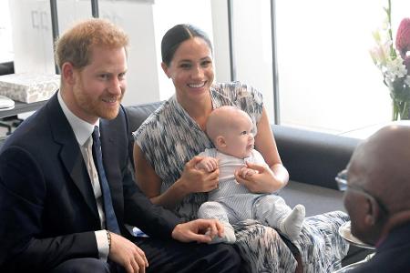 Baby Archie Harrison Mountbatten-Windsor war auf der Afrika-Reise dabei. Am 25. September hatte er seinen großen Auftritt un...