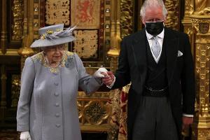 So lief der erste öffentliche Auftritt der Queen ohne Prinz Philip