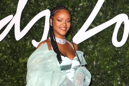 Rihanna kann nicht nur mit ihrer herausragenden Stimme glänzen. Die Sängerin beweist mit ihrer Dessouslinie 