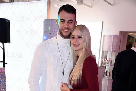 Im gleichen Monat endete die Liebe zwischen Carina Spack und Serkan Yavuz. Die Fans des Paares, das 2019 bei 