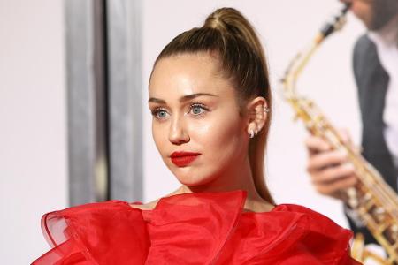 Seit August ist auch Miley Cyrus wieder zu haben. Die Ex-Frau von Liam Hemsworth war nach der Scheidung 2019 eine Beziehung ...