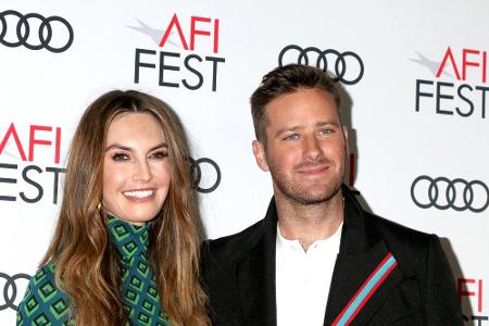 Schauspieler Armie Hammer und seine Frau Elizabeth Chambers beendeten das Kapitel Ehe im Juli nach insgesamt zehn Jahren. De...