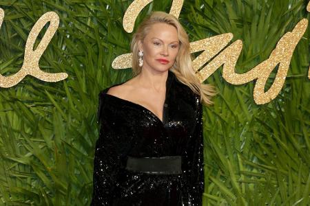 Überraschend heiratete Ex-Playmate Pamela Anderson zu Beginn des Jahres Produzent Jon Peters. Die beiden kennen sich seit Ja...